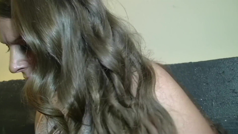 Fickparty: Sexy susi: gangbang per tutti i suoi buchi!