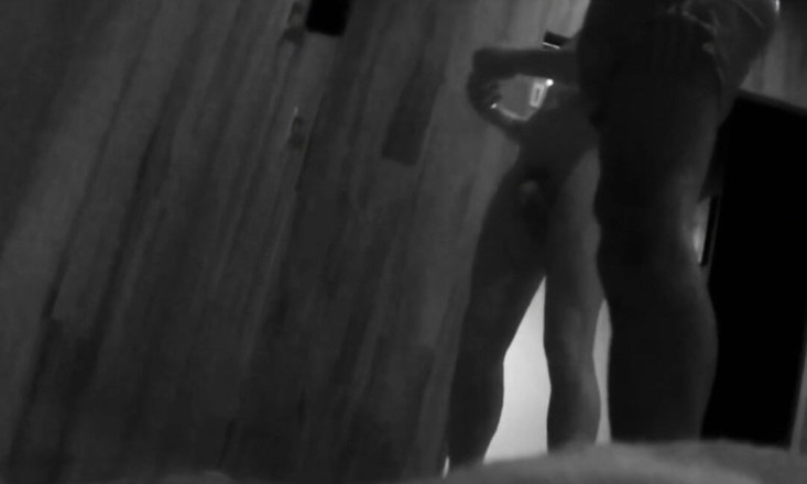 AmateurBoysPissing: Il timido figliastro viene incazzato dal patrigno nelle docce pubbliche...