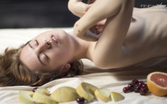 Fine Erotica: Ovocné hody!