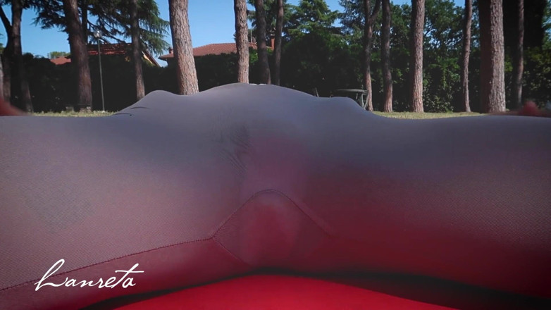 Lanreta: 公園でのヨガパンツ&amp;マキシパッド