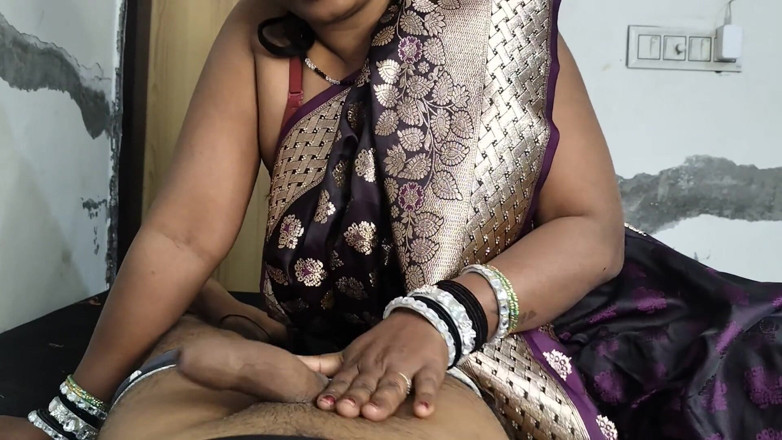 Raj pallvi: Exclusive Bhabhi Caught Devar Watching Spicy Video on Mobile - Real...