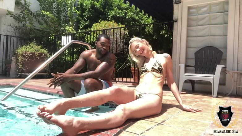 Rome Major: Major Řím, Lexy Lake Ruská sousedka dostane velkou práci