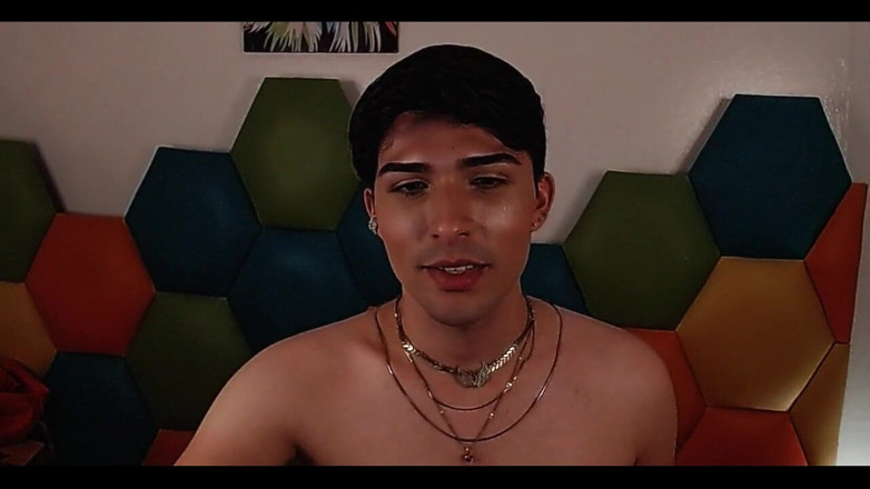 Diego_latinboy: I Like to Undress Very Sensually on Camera for Stepdaddy