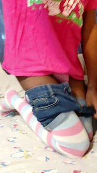 Schwarzer femboy zeigt dir beule und arsch in seinem höschen