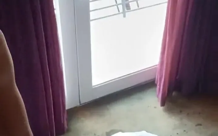 Sexy possum: Quick Hotel Jerk off and Cum