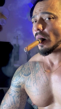 Cần một con cu to.