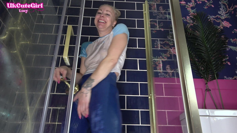 UKCuteGirl: Mokré legíny sprcha JOI - prosí o mrdku na můj zadek