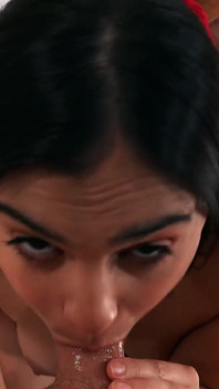 Agent excitat Violet Starr Spreads, Twerks și scurge pula clientului de două ori pe Bush & Cur