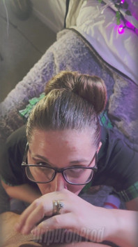 Mme Kay Lee Te Suce Jusqu’à Ce Qu’elle Lui Trait Ton Sperme Sur Le Visage!