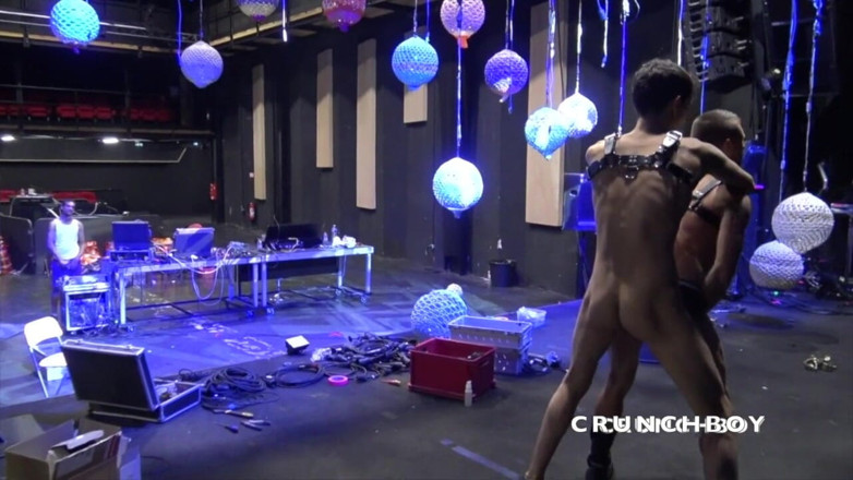 The official French bareback channel: Twink follada a pelo en dance club
