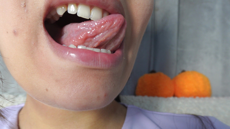 AmayaMori: Büyük götlü üvey kız kardeş vibratörle am frikiğine mastürbasyon yapıyor ve...