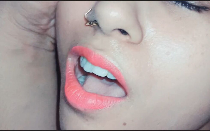 Hot Sis: Latika在阴户里被大鸡巴狠操完全享受