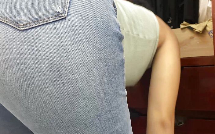 MiaSaintLove: Camera înregistrează fiica mea vitregă schimbându-și hainele