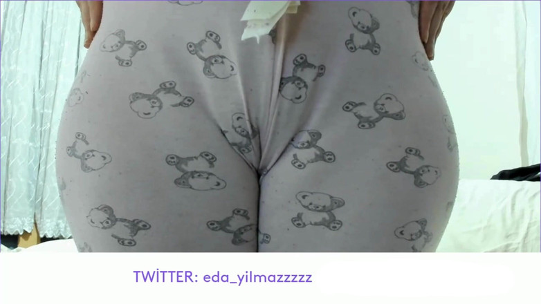 turk_milf_porno: Camel Toe în pijamale de aproape