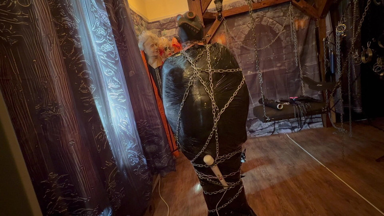 Aaexperiencesltd: Последняя часть: - Домина Satana и Сумка человек в цепях и паллетах обёртывания