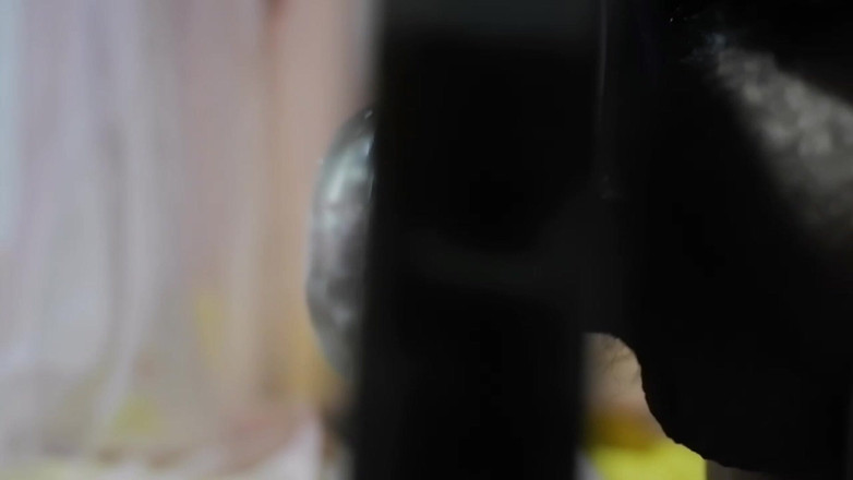 Milky Tata: 未删减的性玩具和射在椅子上。