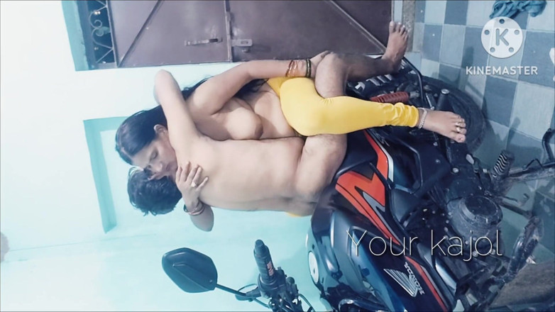 Lustykajolbhabhi: La sexy matrigna di bhabhi viene scopata in bici