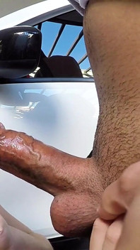 Praticare la mia gola profonda in garage fino a quando non sono pieno di sperma