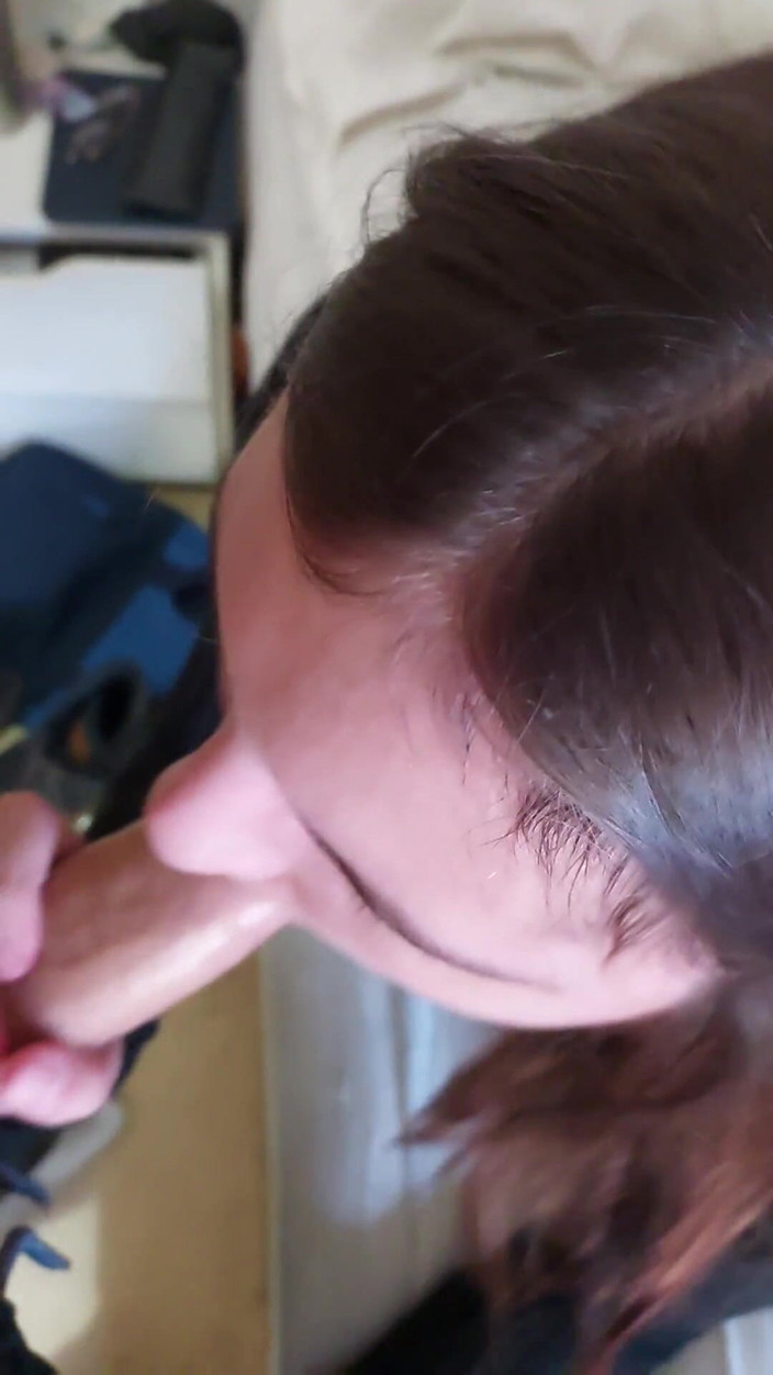 Softbrattypuppy: Alman amatör domaltılarak sikiliyor ve erkek arkadaşı tarafından yumruklanıyor