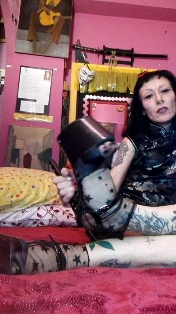 Miss Wagon Vegan Fetish: Ssij moje szpilki do ust !!