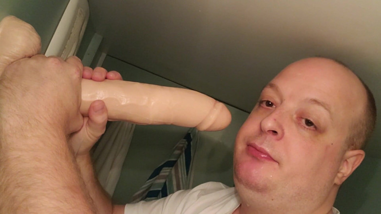 Charlieboy69: Adânc în gât, vibrator imens de 14 inci