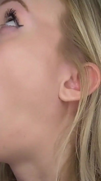 Suri rumah blonde suka menghisap zakar besar sehingga mereka pancut di mukanya - Marissa Sweet