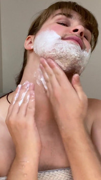 Zum ersten mal rasiert ich meine gesichtshaare