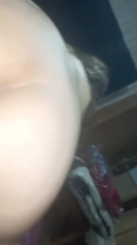 Ich habe ein hübsches mädchen mit einem schönen arsch gefickt, der gerne mit sperma drinnen fickt