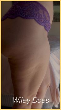 Wifey Shows Her Perfect Ass in Her Sexy Lingerie