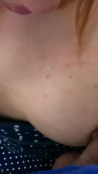 Adoro offrire pompino a sconosciuti! - Tentata ed esibisce il cazzo in treno