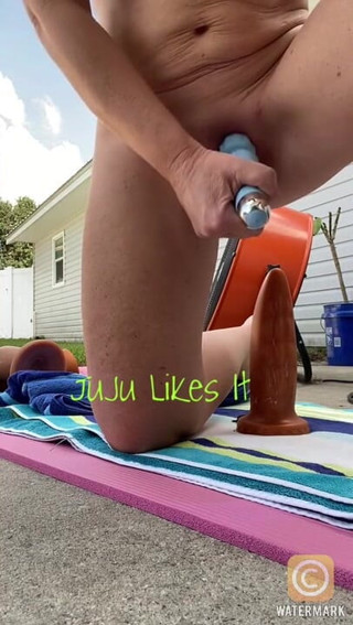 Juju: Dildo dan fisting