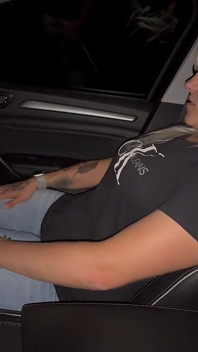 Venku Byl přistižen nahý mokrá kundička prstí Tření Rose Satisfyer Vícenásobné orgasmy Blond horký pár šuká mou kundičku