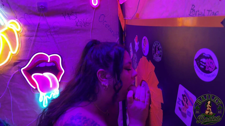 Sharedwife90: Bailey Boston &amp; Kennedy Starling delen grote blanke pik op kijkgat