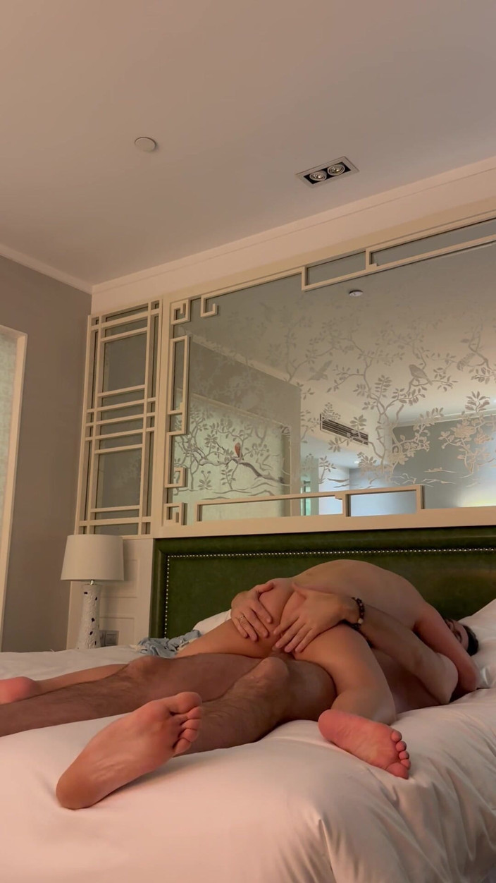 Lulu Wild: Lulu Wild - praca zerżnięta przez Lulu w oknie hotelu, aby...