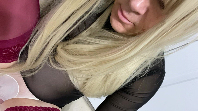 MadisonCD2025: Sluttty Crossdresser Madison CD Dává na make-up jít Hrát s...