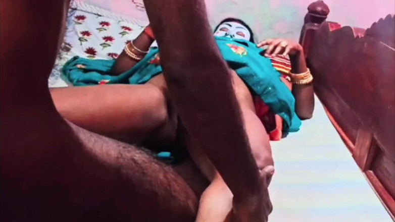 Puja bhabhi hot: Đụ kiểu chó trên giường