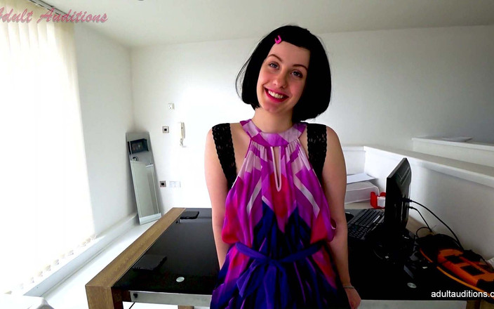 Adult Auditions: İngiliz genç kız sert sikiş seçmeleri