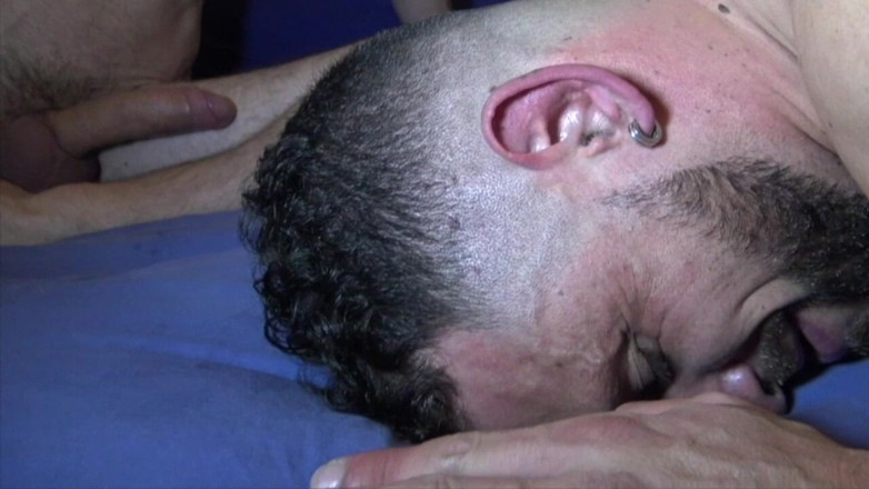 PORN FRENCH RAW FUCK CLUB X: Мускулистий хлопець дає свою дупу твінку