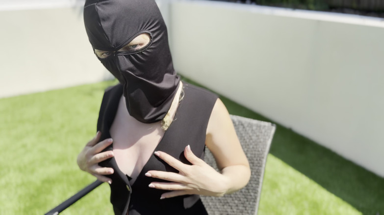 Lil Miss Mask: Perect tělo dívka sama sebe