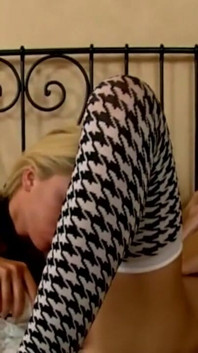 Lesbians Lick Each Other's Pleasure Cave