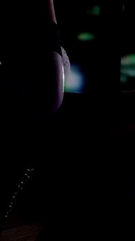 Gümüş saçlı piliç şehirde üçlü seks yapıyor