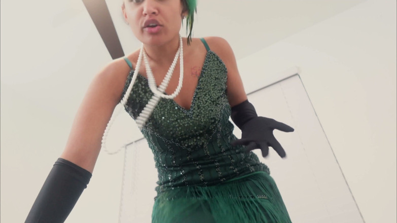 Kink in Time: Calissa 1920s Giantess