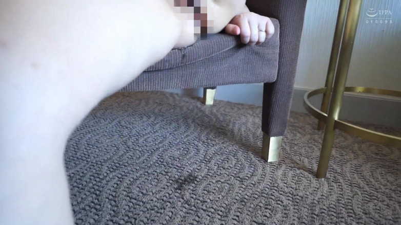 Raptor Inc: 服を脱ぐと、私はすごいです。『だらしなくてセクシーな年上の女性たち』 - 1