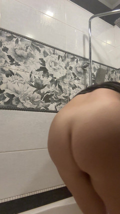 LarisaCum: Ich will mich in verschiedenen Positionen ficken, ich liege mit...