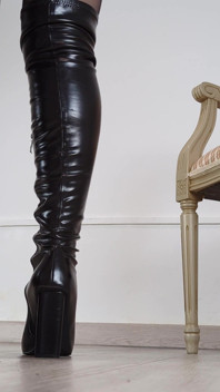 Permainan sepatu & sepatu bot setinggi paha dengan sepatu hak tinggi dan stoking hitam (koleksi sepatu) - dame olga 4k (731)