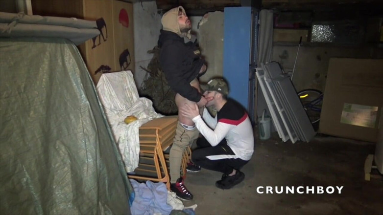 Sex humiliation with french lads: Молодого лускати хлопця відтрахав прямий чувак
