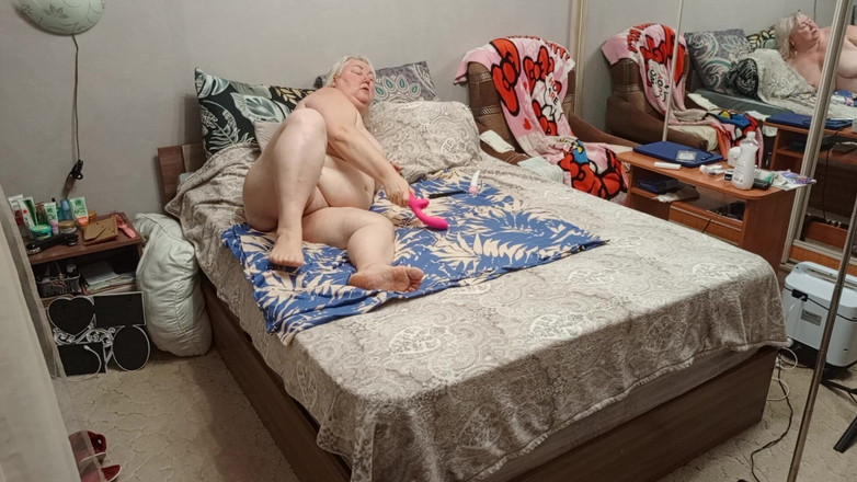 Zona901: Ibu tiri melancap pepek besar sebelum seks