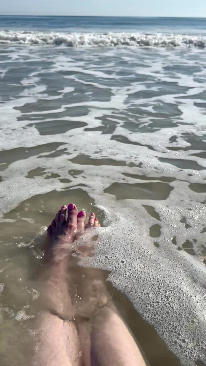 Peppermint Giantess: サイズ16フィート&amp;レッグに打ち寄せる波