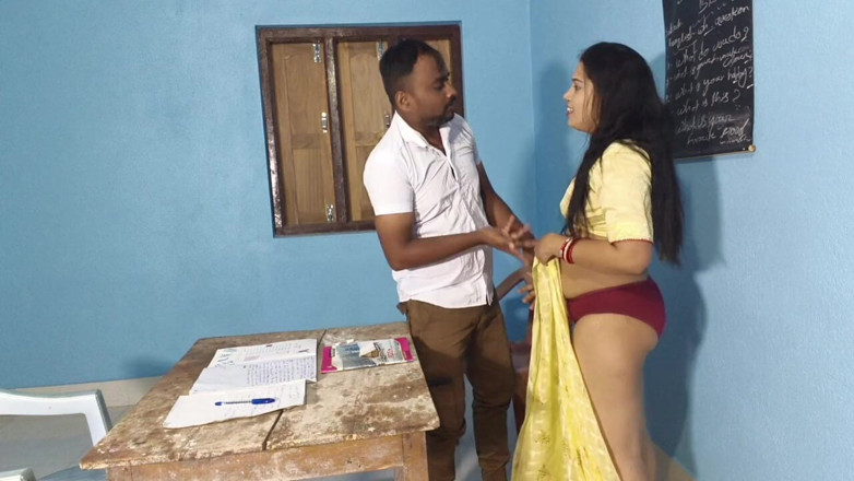 Sona bhabhi: Bu guru bahasa inggris lagi mesra-mesraan sambil bugil sama muridnya...