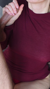 Éjaculation énorme sur mon nouveau haut !